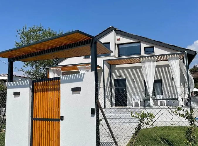 Agora Lx & *