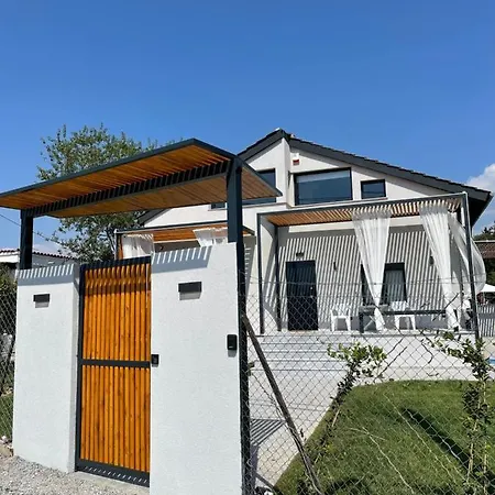 Agora Lx & *