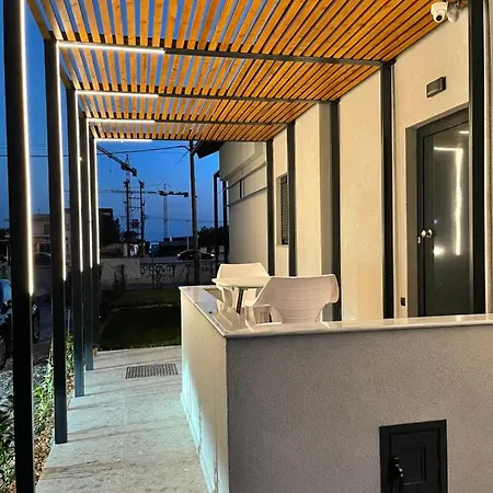 アパート Agora Lx & *