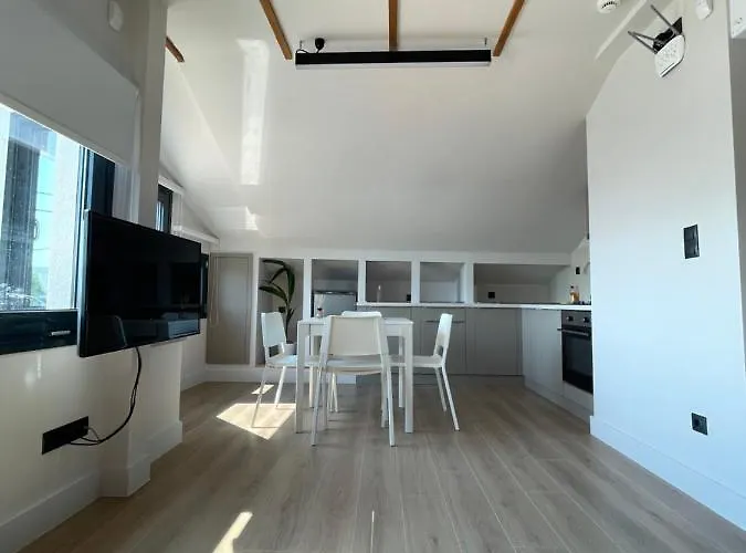 Agora Lx & *