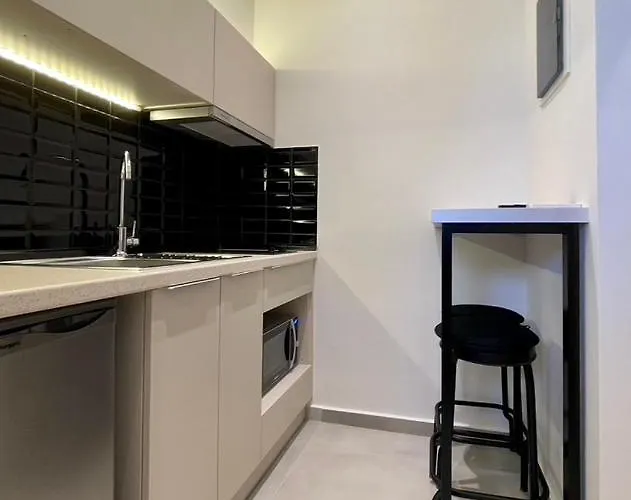 Agora Lx & *
